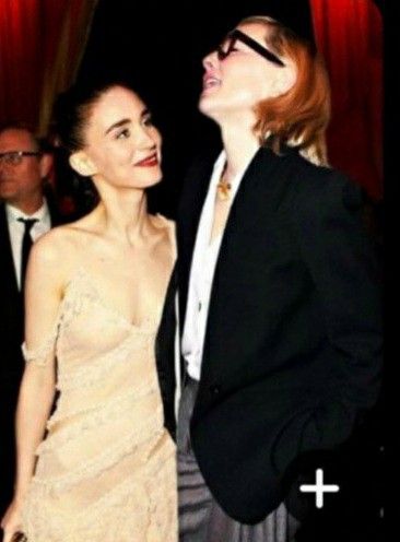 Most beautiful Hollywood couple ever. Cate Blanchett and Rooney Mara 💋 Rooney Mara Carol, Flung Out Of Space, Cate Blanchett Carol, Catherine Élise Blanchett, Out Of Space, Rooney Mara, North Country, Rachel Weisz, Cate Blanchett