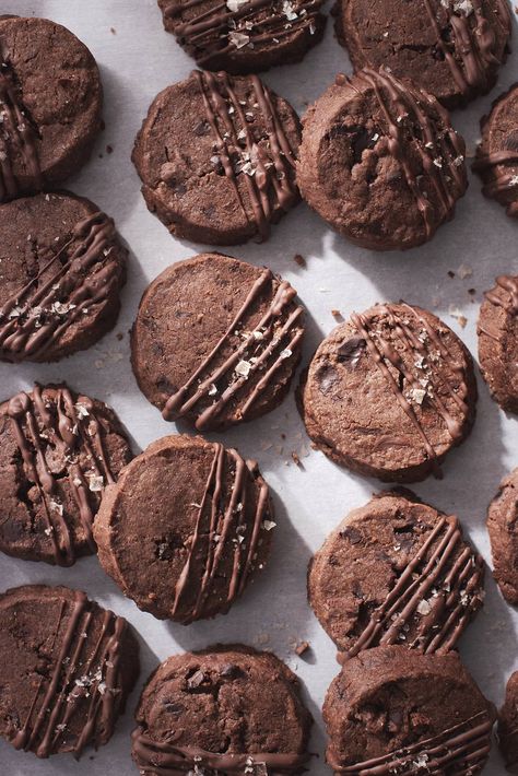 Chocolate Sable Cookies, C Is For Cookie Monster, Christmas Chocolate Cookies, Salted Desserts, Sables Cookies, Sable Cookies Recipe, Sable Cookie, Sable Recipe, Christmas Cookies Chocolate