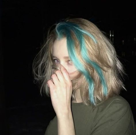 Hair Streaks Blonde, Blonde And Blue Hair, Summer Hair Color Ideas, Light Blue Hair, Hair Streaks, Dirty Blonde Hair, Pretty Hair Color, Summer Hair Color, Dye My Hair