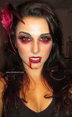 Vampire Dolly Halloween Makeup Idea Maquillage Halloween Simple, Urban Decay Eyeliner, Vampire Makeup Halloween, Make Up Diy, Scary Vampire, Vampire Makeup, Creepy Halloween Makeup, Makeup Idea, Halloween Vampire