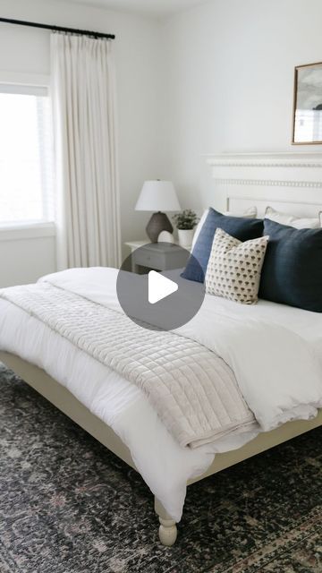 Kaari Sommer on Instagram: "5 simple steps to making a bed look high-end✨🛏️

1. Sheet Set
2. Bed Blanket
3. Duvet Cover & Insert
4. Quilt Set
5. Throw Pillows

For more details & to shop this Amazon bedding, comment MORE and I’ll send you a link to your DM inbox *or* click the link in my bio to shop my Amazon storefront. 

#bedding #bedroominspiration #bedroominspo #bedroomideas #amazonhomefinds #beddingstyle" Diy Bed Quilt, How To Style Quilt Bedding, Making A Beautiful Bed, Pillow Set Up On Bed, Bed Setting Ideas, Bed Throws Ideas, Bed With Quilt, Bed Dressing Ideas, Bed Decorating Ideas