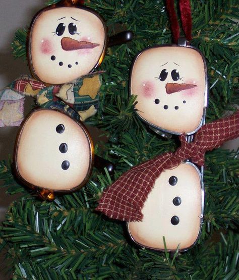 Old sunglasses converted to ornaments Old Sunglasses, Snowmen Ornaments, Navidad Diy, Snowman Crafts, Snowman Ornaments, Noel Christmas, Winter Crafts, Xmas Crafts, Diy Christmas Ornaments