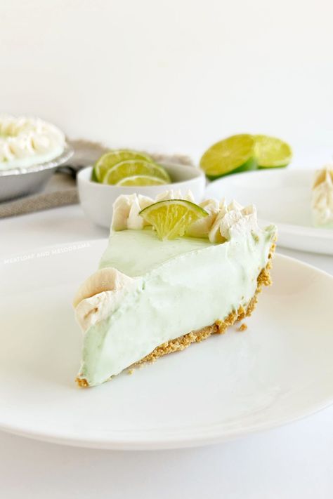 Our delicious No Bake Key Lime Pie with Cool Whip, lime Jello and Greek yogurt in a graham cracker crust is an easy pie recipe and the perfect summer dessert. This no bake pie is sure to be a family favorite! Key Lime No Bake, Key Lime Pie Recipe No Bake, Easy Pie Recipe, No Bake Key Lime Pie, Key Lime Yogurt, Healthy Key Lime Pie, Margarita Pie, Key Lime Margarita, No Bake Key Lime