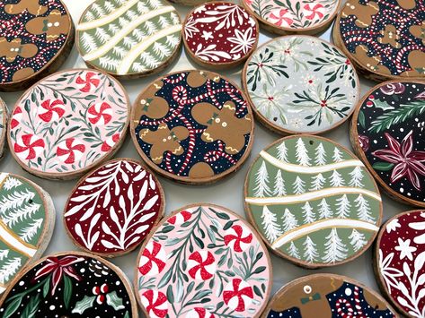 Hand Painted Ornament Wood Slice Floral Wood Ornament Hand - Etsy Easy Painted Ornaments Diy, Wood Disc Painting, Gingerbread Wood Slice Ornament, Handpainted Christmas Ornaments Wood, Natural Wood Ornaments, Customized Christmas Ornaments, Wood Painting Christmas, Christmas Ornaments Hand Painted, Wood Slice Painted Ornaments