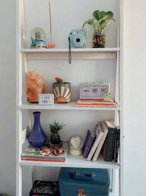 Aesthetic Ladder Shelf, Ladder Shelf Decor Bedroom Aesthetic, Ladder Shelf Decor Bedroom, Preppy Shelf, Ladder Shelf Decor, Leaning Shelf, Shelf Decor Bedroom, Bookshelf Ideas, Bed Shelves