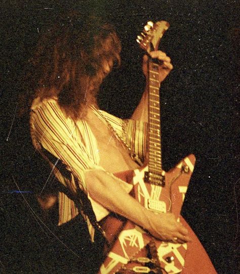 Eddie Van Halen 80s, Funny Cartoon Photos, Metal Aesthetic, Nice Boys, Alex Van Halen, Rockstar Aesthetic, John Bonham, Best Guitarist, Michael Anthony