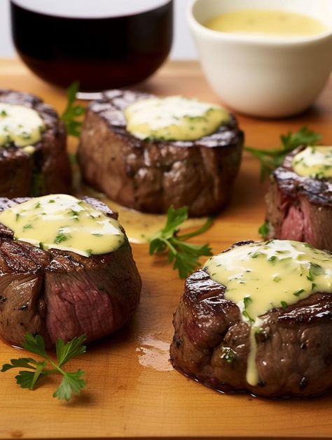 Gourmet Meals At Home, Filet Mignon Recipes, Bearnaise Sauce, Food Meat, Elegant Dinner, Steak Dinner, Beef Dishes, Tasty Food, Meat Dishes