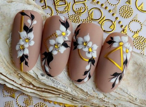 Fashion Stickers, Tape Nail Art, Metallic Nail Art, Nail Art Designs Images, Diamond Nail Art, Unghie Nail Art, Nail Courses, Art Deco Nails, Flowers Fashion