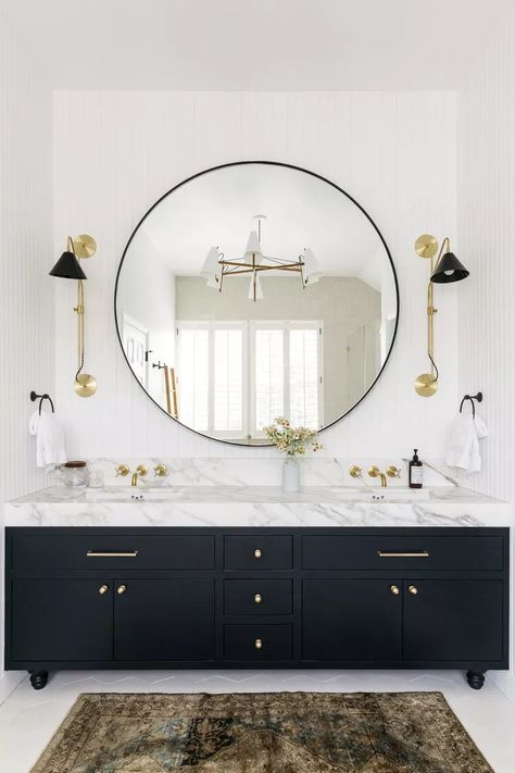 Quirky Toilet, Toilet Interior, Unique Bathroom Sinks, Modern Farmhouse Bathroom Ideas, Luxe Bathroom, Black Vanity Light, Black Vanity, Vanity Design, Modern Farmhouse Bathroom