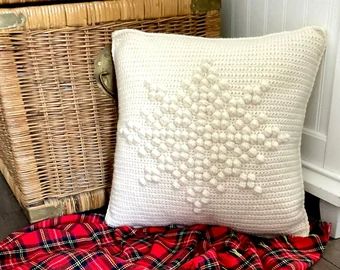 SeacliffeCottage - Etsy Christmas Crochet Pillow, Diy Crochet Pillow, Snowflake Crochet, Christmas Crochet Blanket, Crochet Cushion Pattern, Bobble Crochet, Crochet Bobble, Crochet Cushion, Gilet Crochet