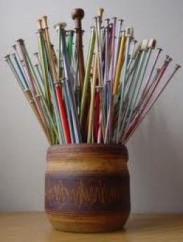 How to Effectively Organize Knitting and Crocheting Supplies Knitting Organization, Knitting Room, Knitting Needle Storage, Crochet Supplies, Knitting Tools, Knitting Instructions, Crochet Needles, Knitted Wit, Knitting Needle