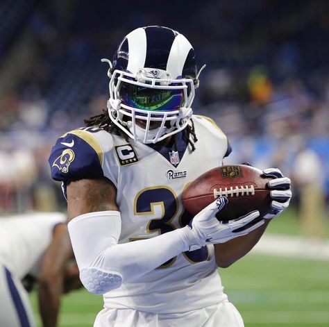 Todd Gurley Nfl Rams, Cool Football Pictures, La Rams Football, Todd Gurley, Rams Football, Nfl Photos, Nfl Football Pictures, La Rams, American Football Team