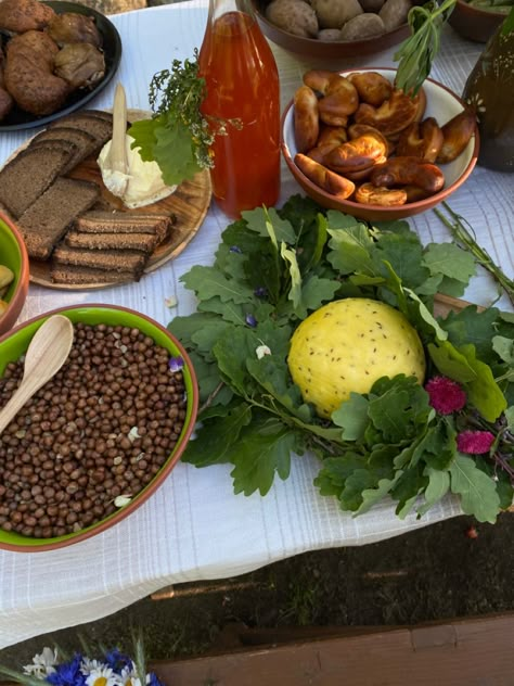 Latvian Summer Solstice, Latvian Culture Aesthetic, Latvian Midsummer, Līgo Svētki, Latvian Aesthetic, Latvian Culture, Latvian Food, Nostalgic Food, Traditional Meals