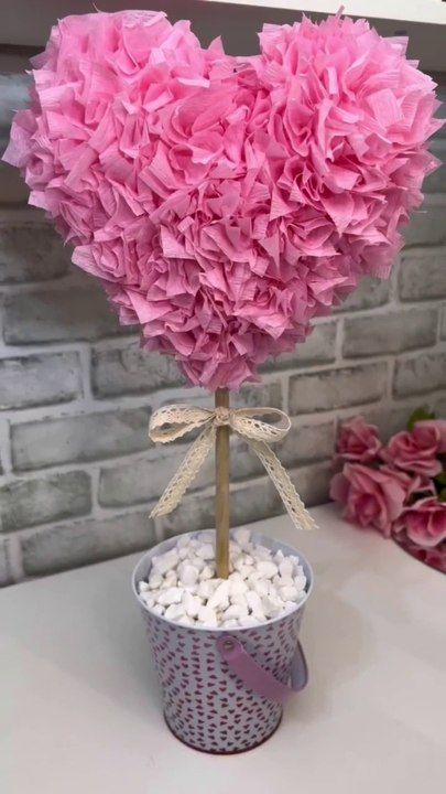 Heart Centerpieces, Valentine Day Video, Vinyl Art Paint, Diy Bracelets With String, Heart Diy, Diy Centerpieces, Relief Society, St Valentin, Diy Creative Crafts