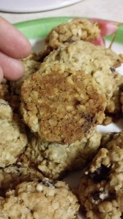 Cereal Ideas, Instant Oatmeal Recipes, Instant Oatmeal Cookies, Three Ingredient Cookies, Instant Oatmeal Packets, Quaker Oatmeal, Oatmeal Chocolate Chip Cookie Recipe, Oatmeal Cookies Easy, Applesauce Muffins