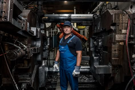 Industrial Portraits on Behance Plumber Photography, Mechanic Photoshoot, Mechanic Photography, Industrial Portrait, Mechanics Photography, Employer Branding Campaign, Worker Photography, Aperture Depth Of Field, Job Photography