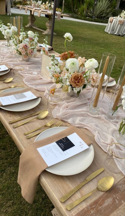 Wedding Reception At Home, Blush Wedding Theme, Thanksgiving 2024, Tafel Decor, Birthday Dinner Party, Dinner Party Table, Birthday Brunch, Wedding Aesthetic, Floral Ideas