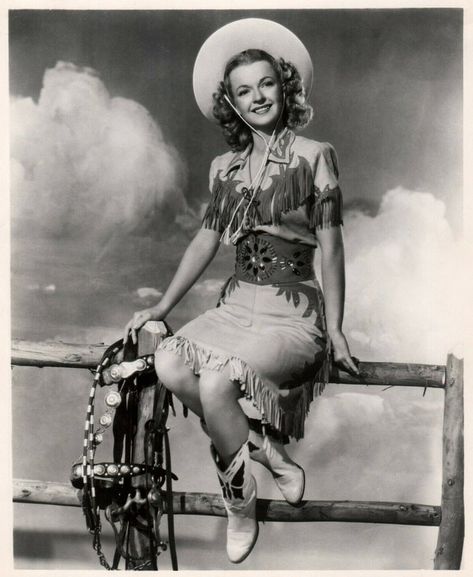 40s Cowgirl, 70s Cowgirl, Western Photos, Dale Evans, Old Film Stars, Photo Stills, Western Photo, Vintage Jeep, Denim And Diamonds