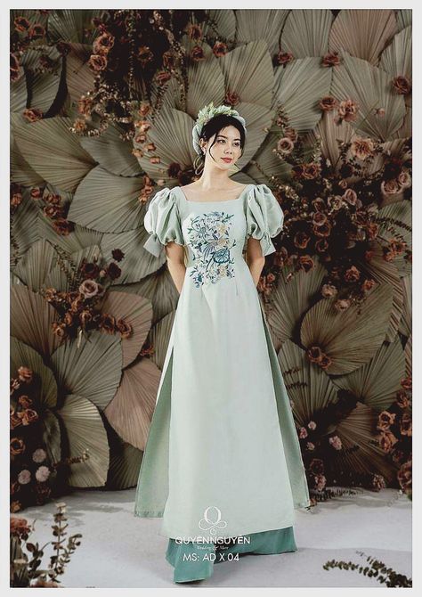 37717715623406236 Chinese Long Dress, Traditional Vietnamese Clothing, Vietnamese Clothing, Traditional Asian Dress, Traditional Gowns, Chinese Style Dress, Vietnamese Traditional Dress, Pakistani Dresses Casual, Designer Dresses Casual