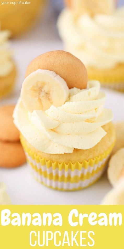 Banana Cream Cupcakes with fluffy whipped cream frosting, super easy to make! Mini Banana Cupcakes, Banana Pudding Frosting Recipe, Banana Pudding Icing, Banana Pudding Cupcakes Recipe, Cake Cupcakes Wedding, Work Cupcakes, Banana Whipped Cream, Banana Cream Cupcakes, Banana Cream Pie Cupcakes