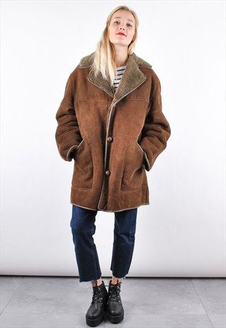 Sheepskin Coat Outfit, Shearling Coat Outfit, Street Style Bags, Coats Vintage, Coat Outfit, Coats Women, Sheepskin Coat, Leather Jacket Outfits, Vintage Burberry