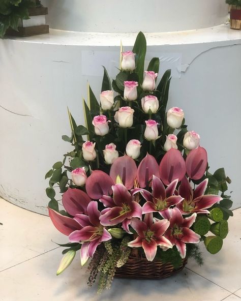 Ideas For Girlfriend, Fake Flower Arrangements, Tropical Flower Arrangements, Săpunuri Handmade, Easter Flower Arrangements, Rose Flower Arrangements, Altar Flowers, Large Flower Arrangements, Flower Arrangement Designs