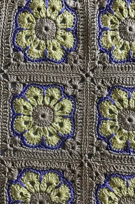 Borsa uncinetto con fiore africano (tutorial gratis) - Crochet African Flowers, Primavera Estate, Granny Square, Free Pattern, Square, Crochet, Flowers