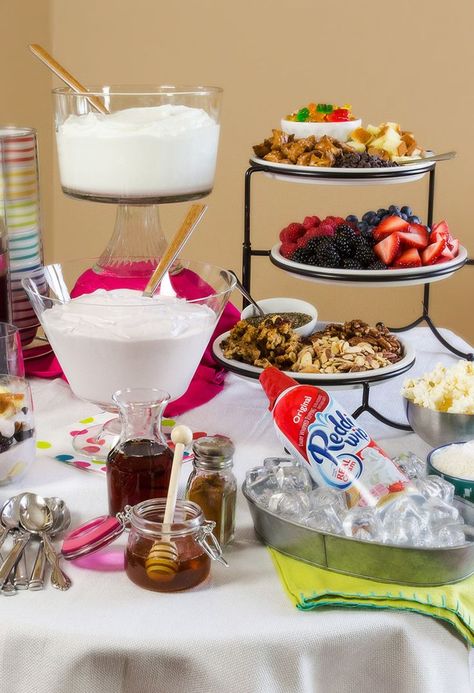 Yogurt Parfait Bar, Parfait Bar, Brunch Party Recipes, Brunch Bar, Waffle Bar, Food Bars, Yogurt Bar, Breakfast Party, Birthday Breakfast