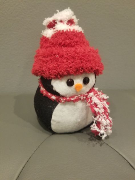 Penguin Sock Craft, Weighted Stuffed Animal Diy, Sock Plushies Diy, Sewing Plushies, Penguin Stuffed Animal, Homemade Stuffed Animals, Plushies Diy, Gloves Diy, Snow Men