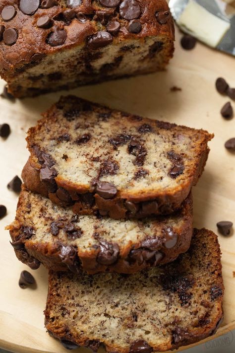 super moist banana bread that tastes like a Bakery Pound Cake with mashed bananas and chocolate chips Applesauce Muffin Recipe, Banana Chocolate Chip Cake, Banana Snack Cake, Chocolate Chip Pound Cake, Super Moist Banana Bread, Chocolate Chip Banana Bread Recipe, Applesauce Muffins, Banana Bread Recipe Moist, Tasty Bread Recipe