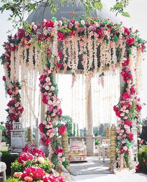 Elegant Wedding Magazine on Instagram: “This floral-filled mandap is gorgeous! 🌺✨🌿 Who loves the colour combination?! . . . . Decor: @enchantedbysyma | Venue:…” Mandap Design, Wedding Setup, Wedding Ceremony Ideas, Mandap Decor, Desi Wedding Decor, Wedding Backdrop Decorations, Wedding Mandap, Wedding Venue Decorations, Wedding Stage Decorations