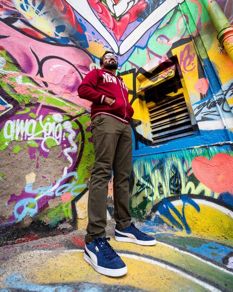 Grafitti Portrait Photography, Posing With Graffiti Wall, Grafitti Photoshoot Models, Graffiti Wall Photoshoot Men, Graffiti Poses Photo Shoot, Grafitti Photo Shoot, Senior Picture Graffiti Wall, Graffiti Photoshoot Ideas Men, Graffiti Wall Photoshoot Ideas