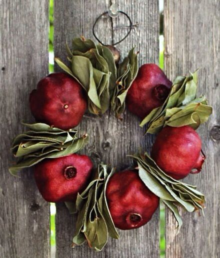 Pomegranate and Bay Leaf Wreath... Pomegranate Christmas Decor, Pomegranate Wreath Christmas, Dried Pomegranate Decor, Pomegranate Ornament, Golden Pomegranate, Armenian Christmas, Williamsburg Christmas, Outdoor Wreath, Bay Leaf