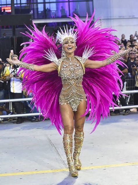 Carnaval Outfit Brazil, Brazil Costume, Brazilian Carnival Costumes, Bling Outfits, Carnival Outfit Carribean, Carnaval Outfit, Samba Costume, Feather Fashion, Festival Costume