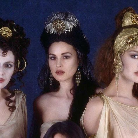 Iconic Beauties🍒 on Instagram: "Bram Stoker’s Dracula, 1992🩸 #bramstokersdracula #dracula #keanureeves #garyoldman #monicabellucci #winonaryder #anthonyhopkins #sadiefrost #florinakendrick #iconic #beauty #90s #horror #horrormovie #halloween #halloweenseason #costume #costumeideas #horrorseason #francisfordcoppola #bramstoker" Lucy And Mina, Draculas Brides, Brides Pictures, Jonathan Harker, Dracula 1992, Dracula's Brides, 90s Horror, Bride Pictures, Bram Stoker's Dracula