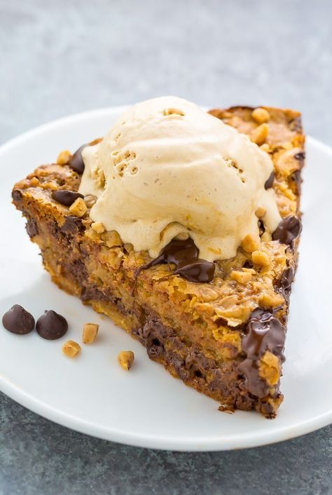 Chocolate Chip Cookie Pie, Toffee Chocolate, Baker By Nature, Scoop Of Ice Cream, Toffee Cookies, Chocolate Chip Cookie Cake, Chocolate Toffee, Chocolate Pies, Cookie Pie