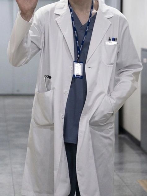 Scientist Clothes, Doctor Coat, Kim Min-kyu, Medical Pictures, Doctor Outfit, Med School Motivation, Male Doctor, Medical School Essentials, Medical Drama