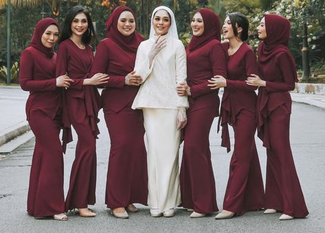 Design in my Instagram :Bajukurungvendor,follow us Bajukurungvendor or venirebridesmaid Malaysian Bridesmaid Dresses, Bridesmaid Malaysia, 4k Wallpaper For Mobile, Ootd Dress, 4k Wallpaper, Wedding Idea, Colour Scheme, Wedding Color Schemes, Wedding Theme