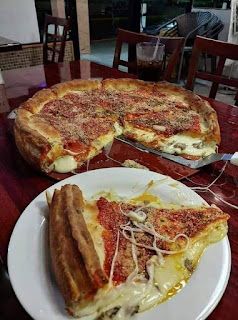 Chicago Style Deep Dish Pizza, Deep Dish Pizza Recipe, Chicago Deep Dish Pizza, Chicago Style Pizza, Pizza Ingredients, Pizza Recipes Homemade, Deep Dish Pizza, Chicago Style, Sauce Tomate