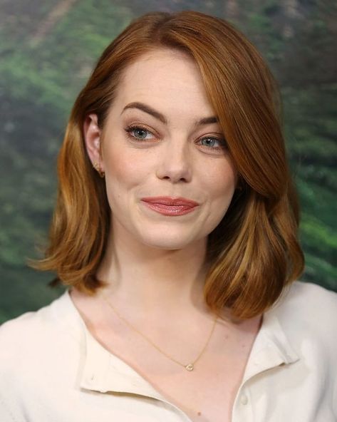 Emma Stone Makeup, Strawberry Blonde Bob, Birthday Pose, Emma Stone Style, Amazing Beaches, Celebrity Pics, Hollywood Actress, Actrices Hollywood, Long Bob Hairstyles