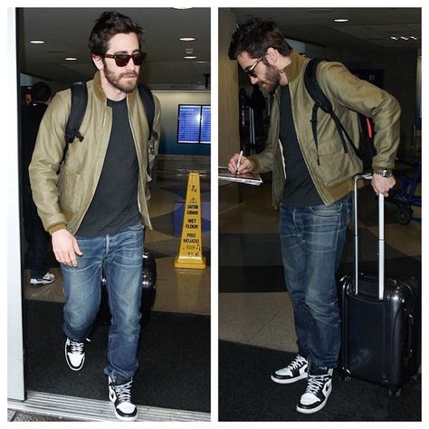 Jake Gyllenhaal Arrives at LAX wearing Air Jordan Retro 1 Sneakers | UpscaleHype Nike Dunk High Retro Outfit Men, Nike Dunks Outfit, Jordans Outfit For Men, Air Jordan Outfit, Nike Air Jordans Outfit, Dunks Outfit, Air Jordan Retro 1, Jordans Outfit, Retro Outfit