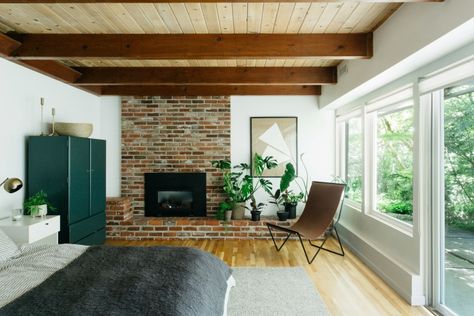 Midcentury Ranch Interior, Midcentury Modern Fireplace, Ranch Interior, Midcentury Ranch, Ranch Renovation, White Brick Fireplace, Kitchen Decor Sets, Midcentury House, Contemporary Bedroom Design