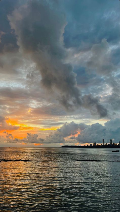 Marine Drive Mumbai Sunset, Marine Lines Mumbai, Mumbai Sunset, Mumbai Rain, Aesthetic Mumbai, Evening Wallpaper, Marine Drive, Hijab Dp, City Life Photography