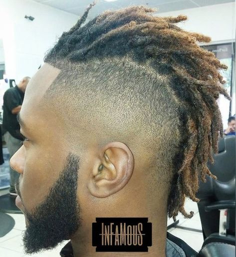 Bold Mohawk with Dreads Dreadlock Mohawk, Mohawk Dreads, Short Dread Styles, Mens Dreadlock Styles, Dreadlocks Styles, Dread Hairstyles For Men, Short Dreads, New Natural Hairstyles, Dreadlock Hairstyles For Men