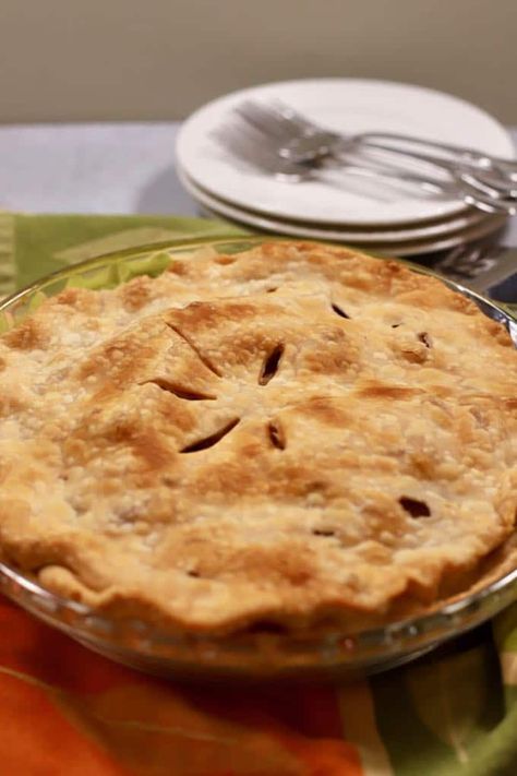 Imagine a delicious homemade pear pie, laced with a flakey buttery crust and a juicy, cinnamon and nutmeg infused fresh pear pie filling.  Dessert dreams are made of this! Check out this quick and easy recipe today! #pearpie, #pearpierecipes, #pierecipes Pear Pie Filling, Lard Pie Crust, Pear Pie Recipe, Mincemeat Pie, Healthy Breakfast Bowl, Pie Crust Recipe Easy, Pear Pie, Easy Pie Crust, Rhubarb Pie