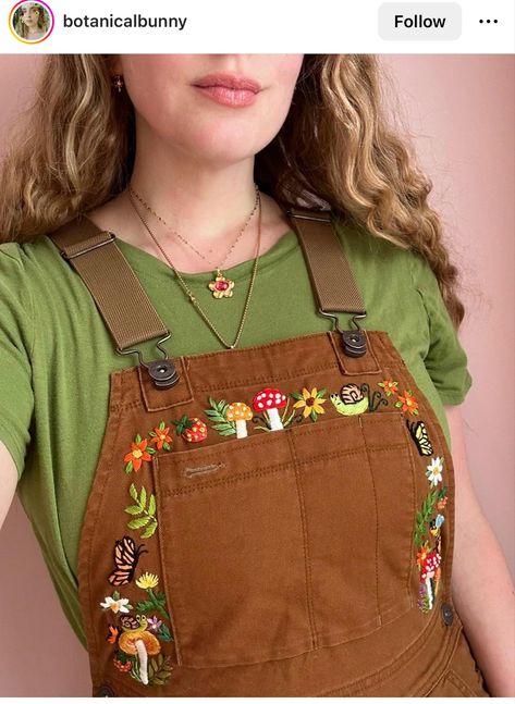 Embroidering Clothes Diy, Flower Embroidery Clothes, Hand Embroidery On Sweater, Flower Inspired Outfits, Sewing Flowers On Clothes, Embroidery Inspiration Flowers, Embroidery Designs On Clothes, Outfits With Flowers, Jeans Embroidery Ideas