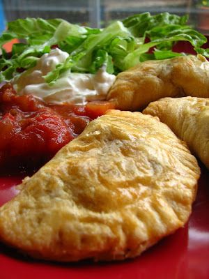 Jewish Appetizers, Creasant Roll Recipes, Easy Empanadas Recipe, Recipes Using Crescent Rolls, Stuffed Breads, Meat Patties, Southwestern Recipes, Bon Apetit, Easy Slow Cooker Chicken