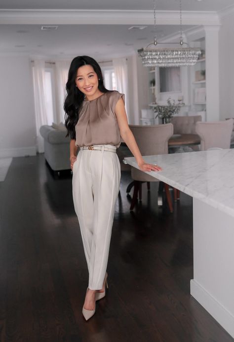 Elegant pleated blouse + lightweight ankle pants - Extra Petite Networking Event Outfit, Event Outfit Ideas, Corporate Attire Women, Networking Outfit, Classy Business Outfits, Business Professional Outfits, Chic Business Casual, Fest Outfits, Extra Petite