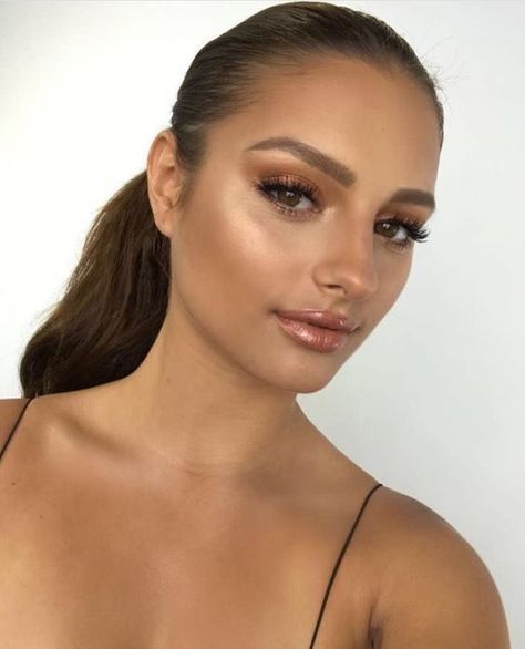 24 Fall Makeup Trends: Shockingly Wearable Makeup Looks For Fall Maquillaje Glowy, Summer Glow Makeup, Brown Eye Makeup Tutorial, Fall Makeup Trend, Makeup Tip, Bronze Makeup, Formal Makeup, Fall Makeup Looks, Beauty Make-up