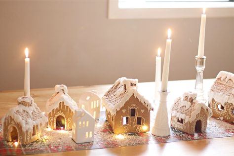 Gingerbread House Table Centerpiece, Gingerbread House Centerpiece Ideas, Gingerbread House Centerpiece, Gingerbread Centerpiece Ideas, Gingerbread Tablescape, Gingerbread Centerpiece, Gingerbread House Recipe, Gingerbread Ideas, Christmas Tables